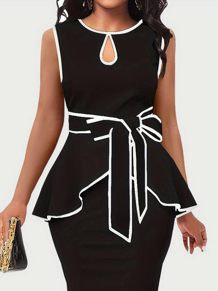 Plus Size Cutout Contrast Sleeveless Dress | Trendsi
