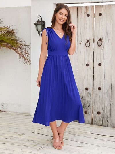 Pleated V-Neck Sleeveless Midi Dress |1mrk.com