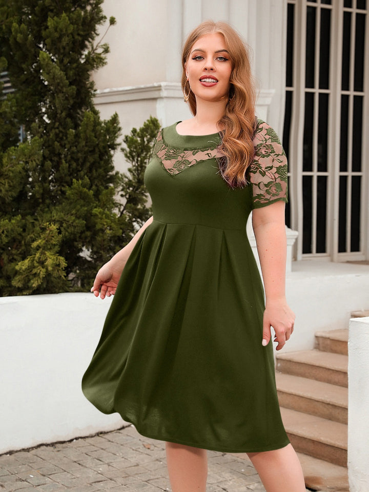 Plus Size Ruched Round Neck Short Sleeve Dress | Trendsi