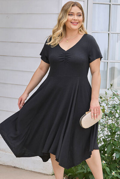 Plus Size Ruched Crisscross V-Neck Short Sleeve Dress |1mrk.com