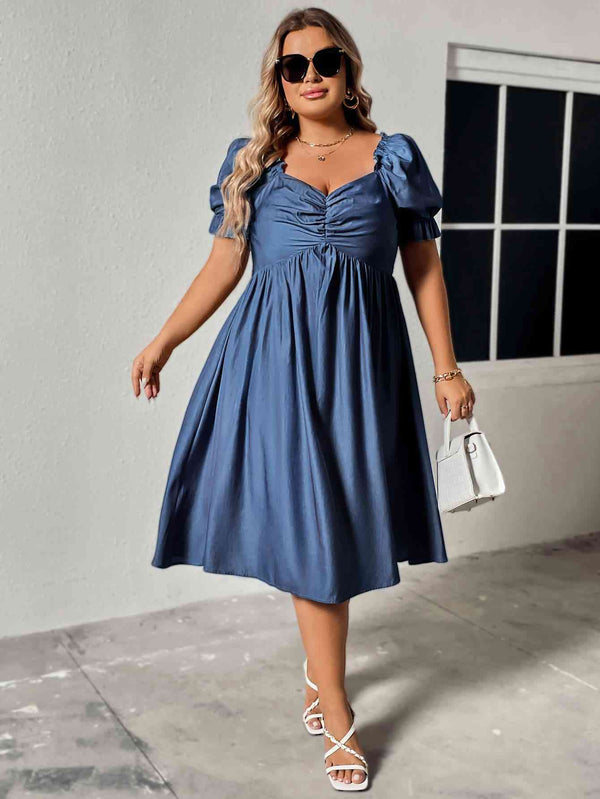 Plus Size Ruched Sweetheart Neck Dress |1mrk.com