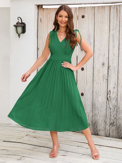 Pleated V-Neck Sleeveless Midi Dress |1mrk.com