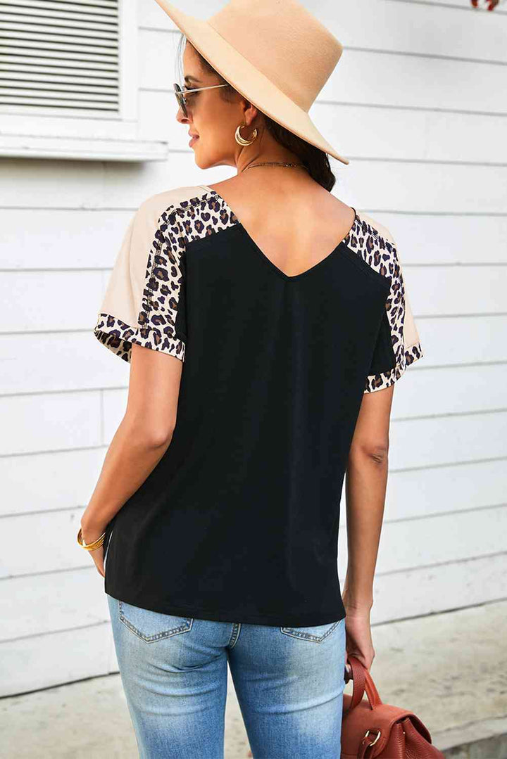 Leopard Sleeve Side Slit Tee-Shirt | 1mrk.com