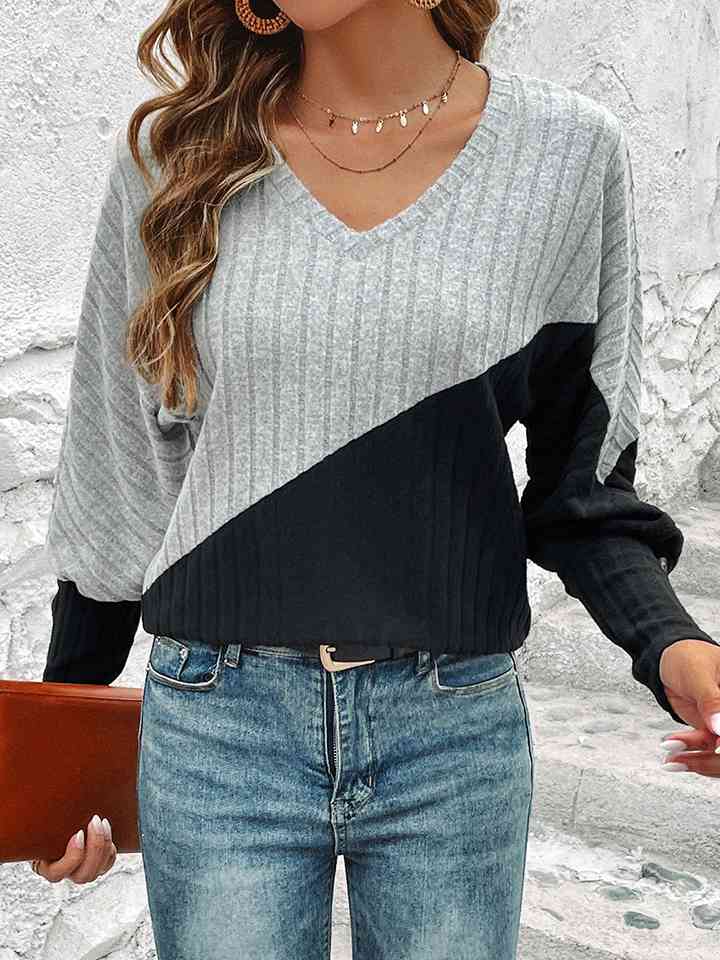 Contrast Buttoned V-Neck Blouse | 1mrk.com