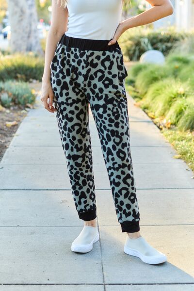 Celeste Design Full Size Leopard Contrast Sweatpants | 1mrk.com
