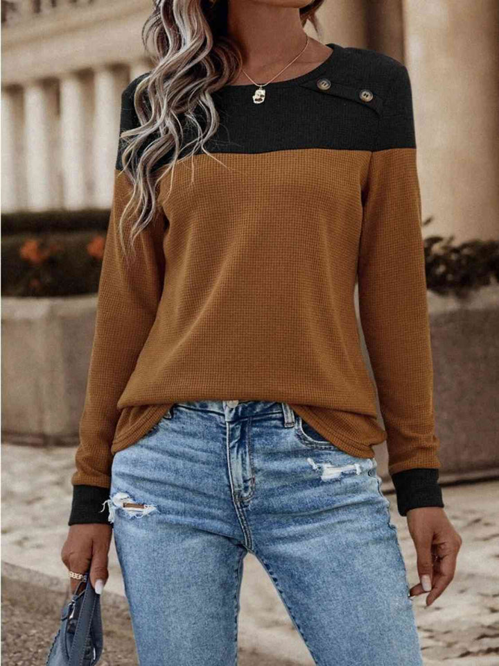 Contrast Buttoned Round Neck Long Sleeve T-Shirt | 1mrk.com