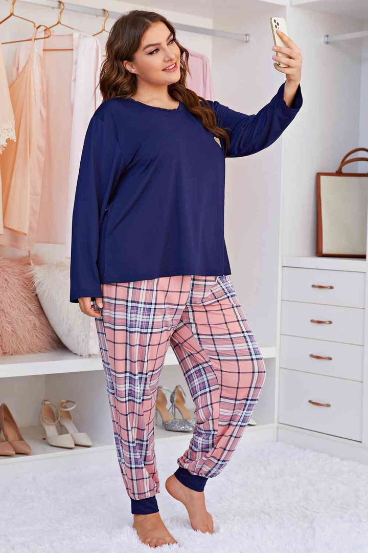 Plus Size Heart Graphic Top and Plaid Joggers Lounge Set | 1mrk.com