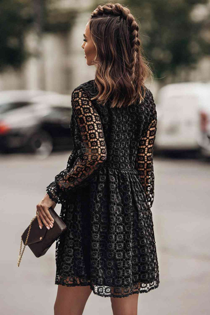 Buttoned Empire Waist Lace Dress | 1mrk.com