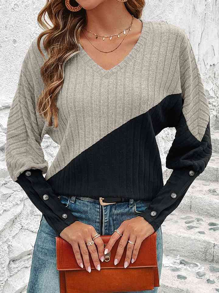 Contrast Buttoned V-Neck Blouse | 1mrk.com