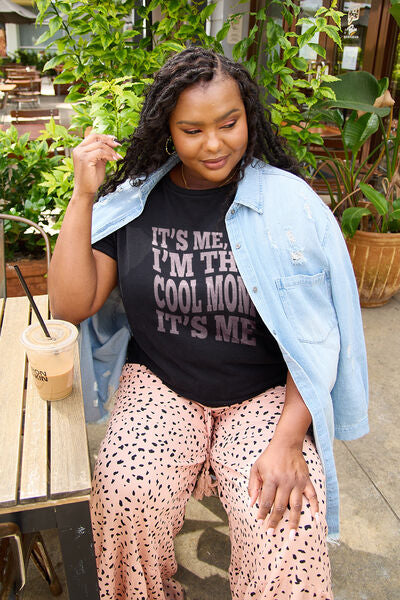 Simply Love Full Size IT'S ME,HI I'M THE COOL MOM IT'S ME Round Neck T-Shirt | Trendsi