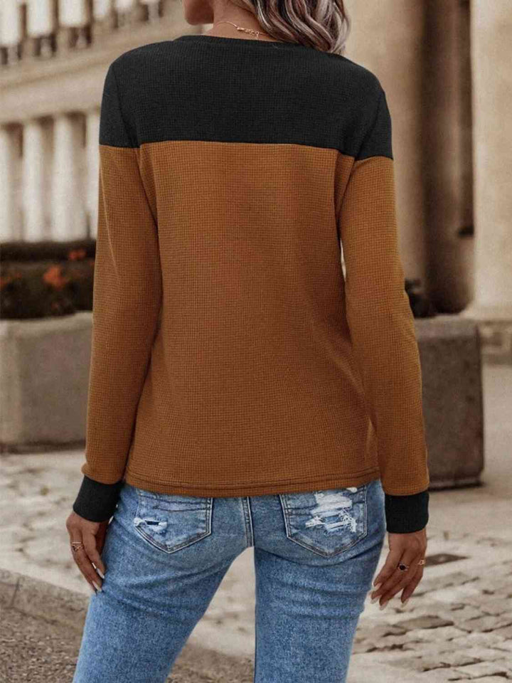 Contrast Buttoned Round Neck Long Sleeve T-Shirt | 1mrk.com