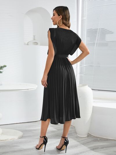 Tied Round Neck Pleated Midi Dress |1mrk.com