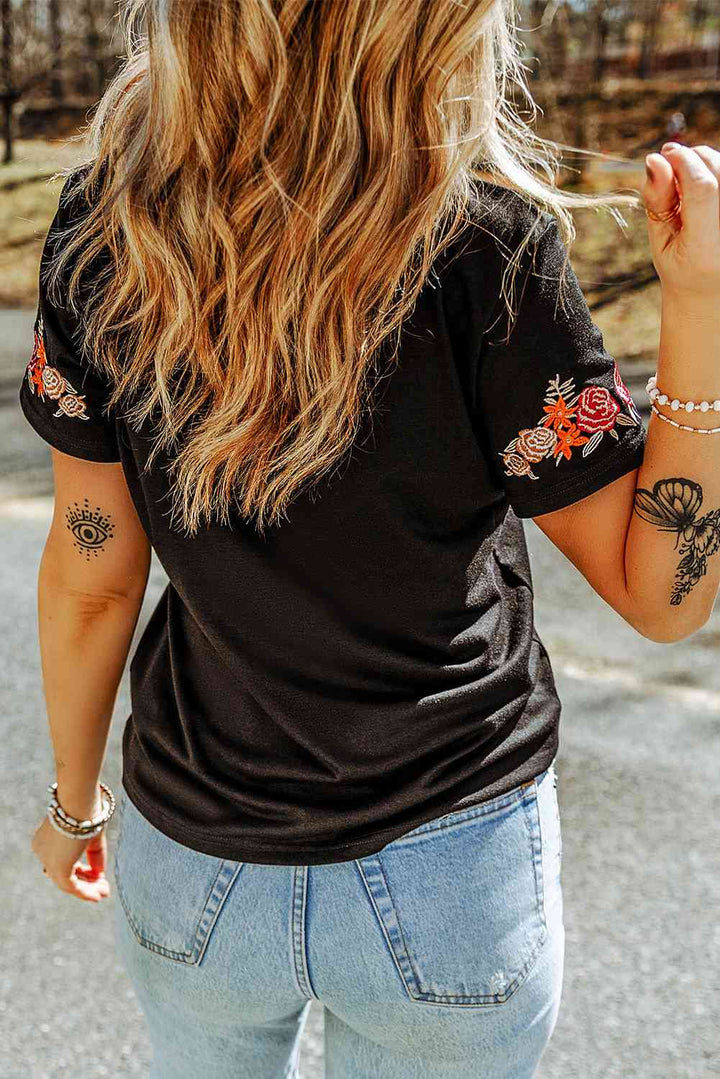 Embroidered Round Neck Tee Shirt | 1mrk.com